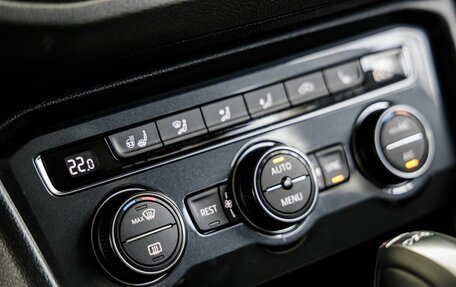 Volkswagen Tiguan II, 2019 год, 2 498 000 рублей, 30 фотография