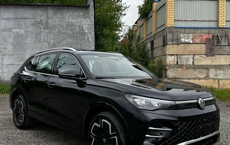Volkswagen Tiguan, 2024 год, 4 397 000 рублей, 3 фотография