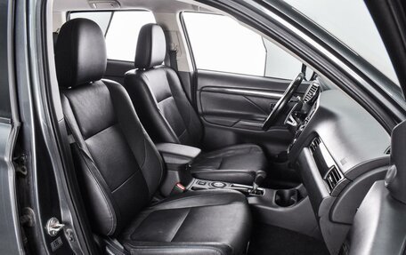 Mitsubishi Outlander III рестайлинг 3, 2016 год, 1 979 000 рублей, 8 фотография
