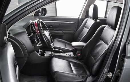 Mitsubishi Outlander III рестайлинг 3, 2016 год, 1 979 000 рублей, 10 фотография