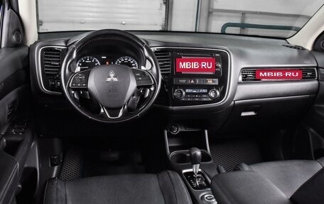 Mitsubishi Outlander III рестайлинг 3, 2016 год, 1 979 000 рублей, 6 фотография