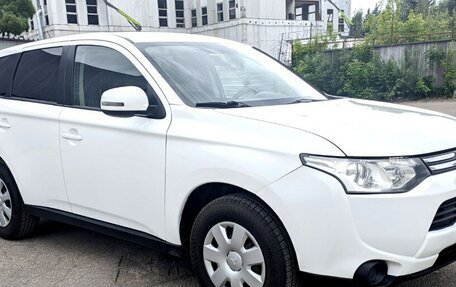 Mitsubishi Outlander III рестайлинг 3, 2013 год, 1 070 000 рублей, 5 фотография