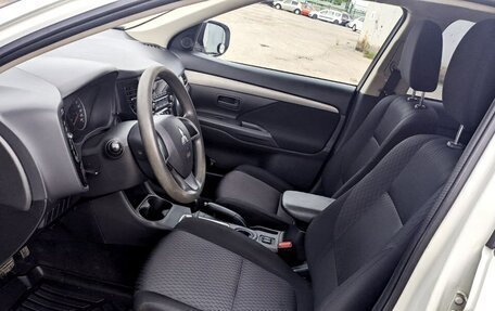 Mitsubishi Outlander III рестайлинг 3, 2013 год, 1 070 000 рублей, 11 фотография