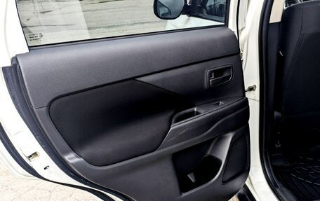 Mitsubishi Outlander III рестайлинг 3, 2013 год, 1 070 000 рублей, 14 фотография