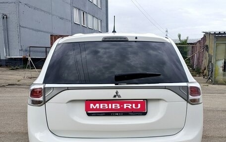 Mitsubishi Outlander III рестайлинг 3, 2013 год, 1 070 000 рублей, 8 фотография