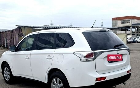 Mitsubishi Outlander III рестайлинг 3, 2013 год, 1 070 000 рублей, 7 фотография