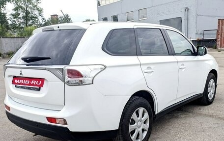 Mitsubishi Outlander III рестайлинг 3, 2013 год, 1 070 000 рублей, 9 фотография