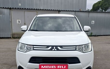 Mitsubishi Outlander III рестайлинг 3, 2013 год, 1 070 000 рублей, 3 фотография
