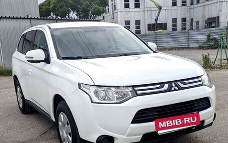 Mitsubishi Outlander III рестайлинг 3, 2013 год, 1 070 000 рублей, 4 фотография