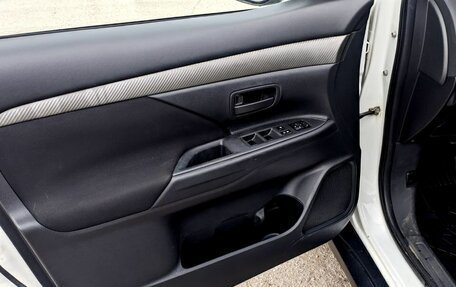 Mitsubishi Outlander III рестайлинг 3, 2013 год, 1 070 000 рублей, 15 фотография