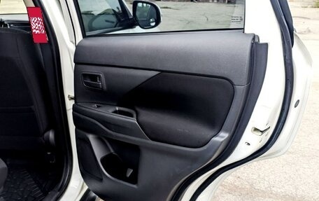 Mitsubishi Outlander III рестайлинг 3, 2013 год, 1 070 000 рублей, 17 фотография