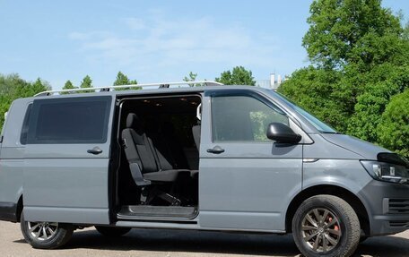 Volkswagen Caravelle T6 рестайлинг, 2016 год, 2 700 000 рублей, 3 фотография