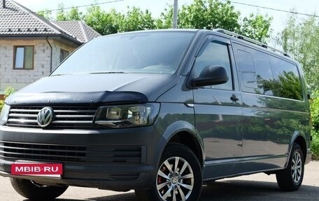 Volkswagen Caravelle T6 рестайлинг, 2016 год, 2 700 000 рублей, 2 фотография