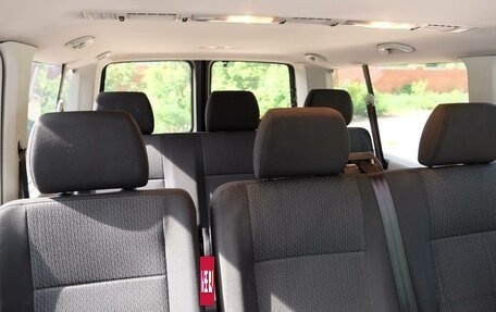 Volkswagen Caravelle T6 рестайлинг, 2016 год, 2 700 000 рублей, 13 фотография