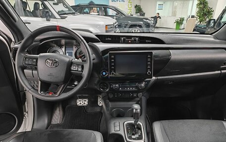 Toyota Hilux VIII, 2024 год, 8 250 000 рублей, 10 фотография