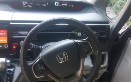Honda Stepwgn IV, 2015 год, 1 850 000 рублей, 2 фотография