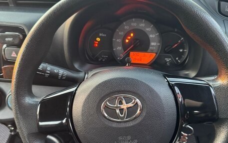 Toyota Vitz, 2019 год, 990 000 рублей, 5 фотография