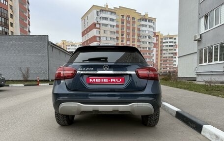 Mercedes-Benz GLA, 2019 год, 1 850 000 рублей, 10 фотография