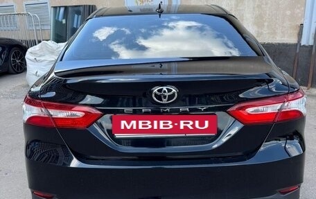 Toyota Camry, 2021 год, 2 800 000 рублей, 6 фотография