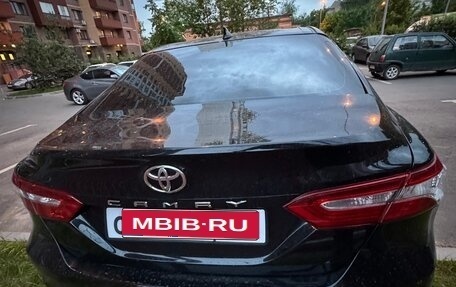 Toyota Camry, 2021 год, 2 800 000 рублей, 3 фотография