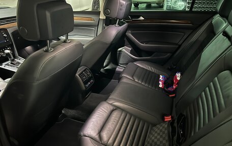 Volkswagen Passat B8 рестайлинг, 2019 год, 2 450 000 рублей, 14 фотография