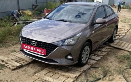 Hyundai Solaris II рестайлинг, 2021 год, 1 550 000 рублей, 2 фотография