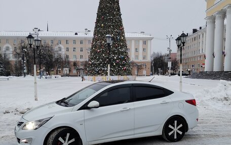Hyundai Solaris II рестайлинг, 2015 год, 1 200 000 рублей, 2 фотография