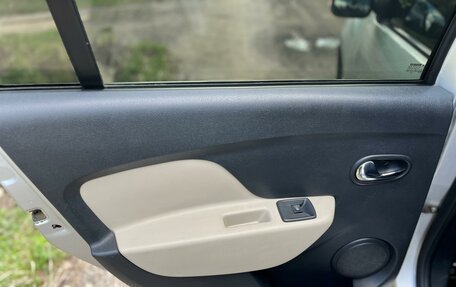 Renault Logan II, 2018 год, 680 000 рублей, 17 фотография