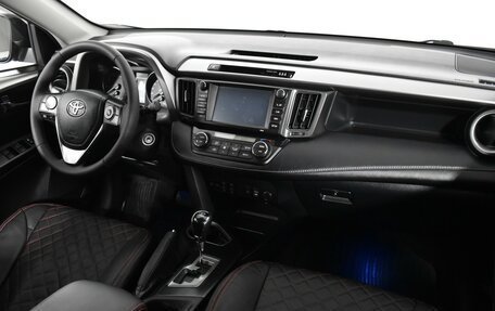 Toyota RAV4, 2017 год, 2 200 000 рублей, 9 фотография