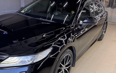 Toyota Camry, 2020 год, 3 190 000 рублей, 2 фотография