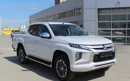 Mitsubishi L200 IV рестайлинг, 2023 год, 4 800 000 рублей, 8 фотография