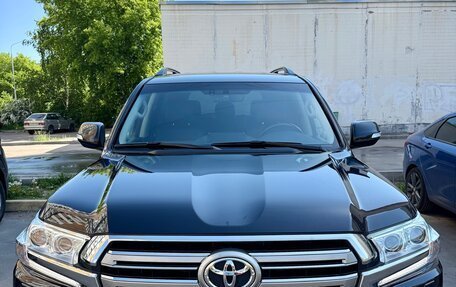 Toyota Land Cruiser 200, 2018 год, 6 790 000 рублей, 3 фотография