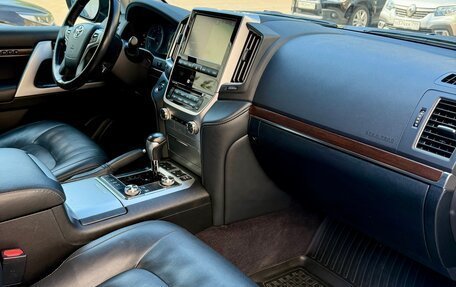Toyota Land Cruiser 200, 2018 год, 6 790 000 рублей, 8 фотография