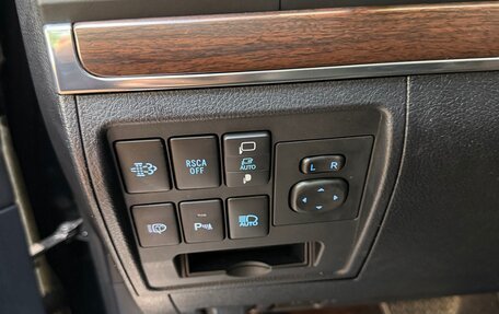 Toyota Land Cruiser 200, 2018 год, 6 790 000 рублей, 25 фотография