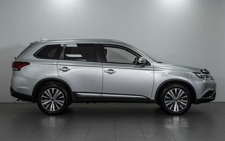 Mitsubishi Outlander III рестайлинг 3, 2019 год, 2 204 000 рублей, 5 фотография