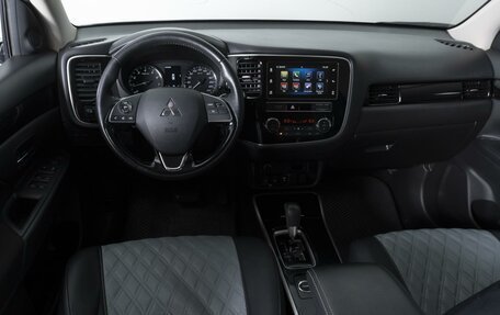 Mitsubishi Outlander III рестайлинг 3, 2019 год, 2 204 000 рублей, 6 фотография