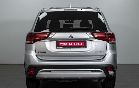 Mitsubishi Outlander III рестайлинг 3, 2019 год, 2 204 000 рублей, 4 фотография