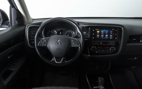 Mitsubishi Outlander III рестайлинг 3, 2019 год, 2 204 000 рублей, 13 фотография