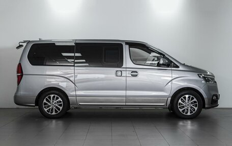 Hyundai Grand Starex Grand Starex I рестайлинг 2, 2019 год, 3 990 000 рублей, 5 фотография
