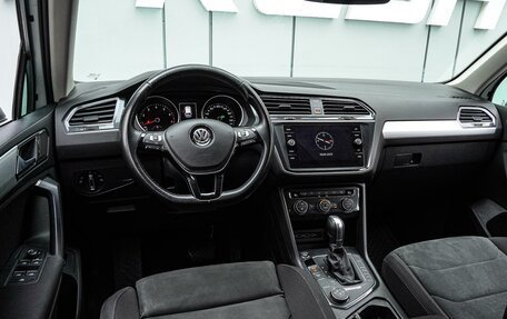 Volkswagen Tiguan II, 2018 год, 2 675 000 рублей, 6 фотография