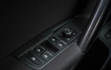 Volkswagen Tiguan II, 2018 год, 2 675 000 рублей, 19 фотография
