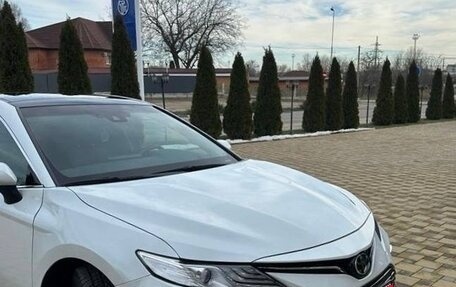 Toyota Camry, 2022 год, 3 750 000 рублей, 2 фотография