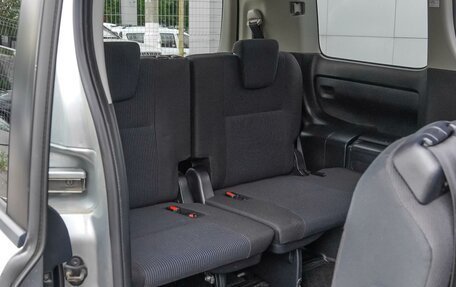 Toyota Voxy III, 2017 год, 2 460 000 рублей, 12 фотография