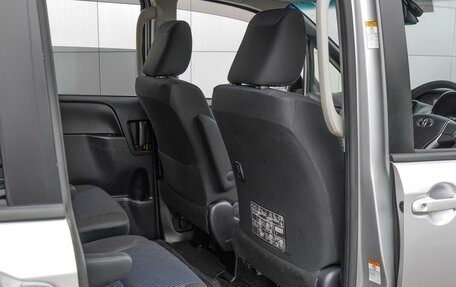 Toyota Voxy III, 2017 год, 2 460 000 рублей, 13 фотография
