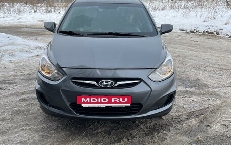 Hyundai Solaris II рестайлинг, 2012 год, 600 000 рублей, 3 фотография