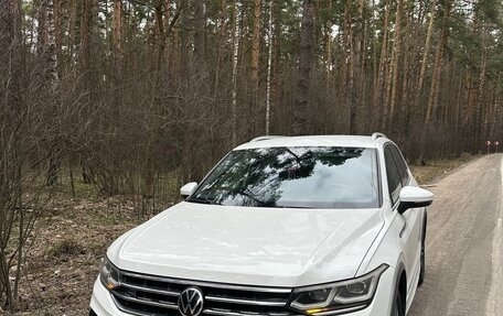 Volkswagen Tiguan II, 2021 год, 4 000 000 рублей, 2 фотография