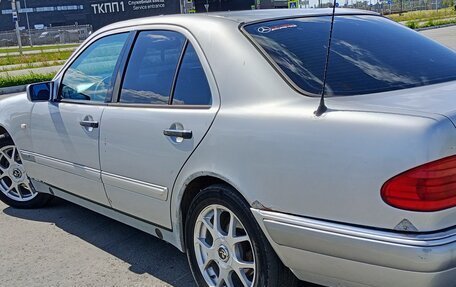 Mercedes-Benz E-Класс, 1996 год, 380 000 рублей, 3 фотография