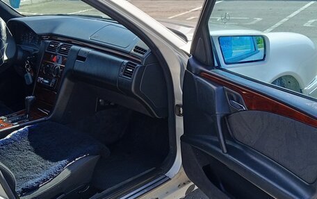 Mercedes-Benz E-Класс, 1996 год, 380 000 рублей, 6 фотография