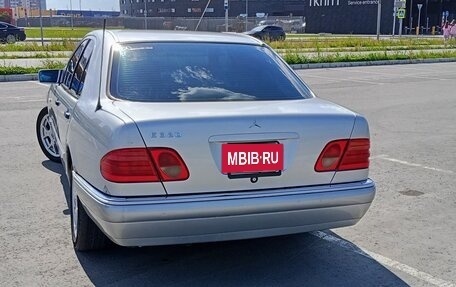 Mercedes-Benz E-Класс, 1996 год, 380 000 рублей, 2 фотография