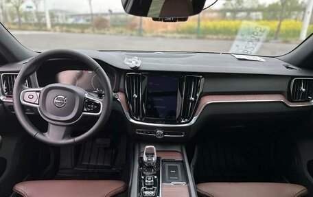 Volvo V60 II, 2021 год, 2 850 027 рублей, 6 фотография
